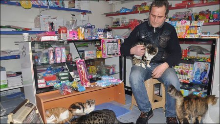 İnsanlıq dərsi - İş adamları şaxtalı havada heyvalara qapı açdı