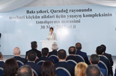 Birinci vitse-prezident Mehriban Əliyeva məcburi köçkün ailələri üçün yaşayış kompleksinin təməlqoyma mərasimində iştirak edib