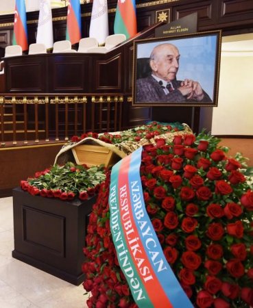 Prezident İlham Əliyev dünya şöhrətli alim Lütfi Zadə ilə vida mərasimində iştirak edib