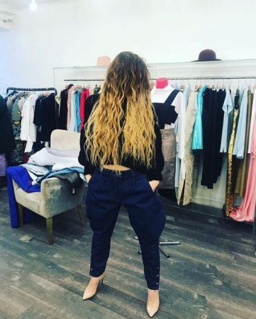 Rəqsanənin kürəyi açıq şəkilləri tənqid olundu: "Qocalmısan"