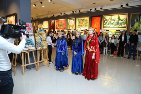Xətai Sənət Mərkəzində “Sumqayıtlı bahar qızları Bakıda” adlı sərgi-tədbir keçirildi