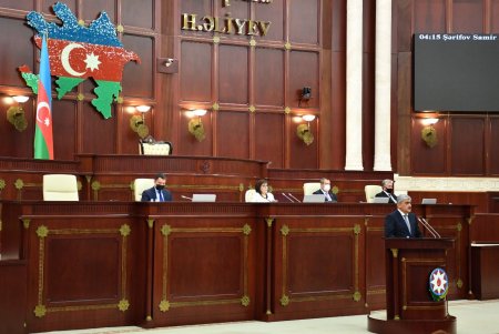 Milli Məclisin plenar iclasında büdcə zərfinin müzakirəsinə başlandı