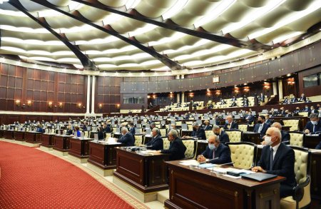 Milli Məclisin plenar iclasında büdcə zərfinin müzakirəsinə başlandı