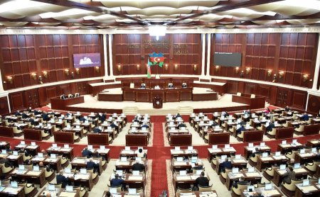 Milli Məclisin plenar iclasında büdcə zərfinin müzakirəsinə başlandı