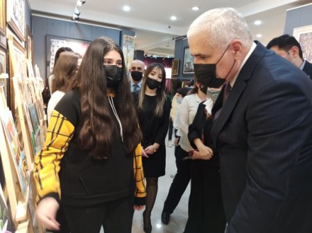 Xətai Sənət Mərkəzində Təhsil Nazirliyi 2 nömrəli Uşaq-Gənclər İnkişaf Mərkəzinin “Mədəniyyətimizin incisi Şuşa” adlı rəsm sərgisi keçirildi           