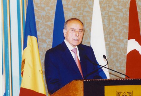 Dövlətimiz məhz fövqəladə zəka sahibi Heydər Əliyevin sayəsində müasir dövlətçilik konsepsiyasını yaratmağa müvəffəq oldu