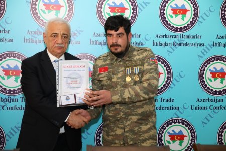 “İlin peşəkar gənci” adına layiq  görülmüş gənclər mükafatlandırılıb