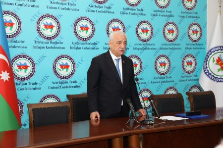 “İlin peşəkar gənci” adına layiq  görülmüş gənclər mükafatlandırılıb