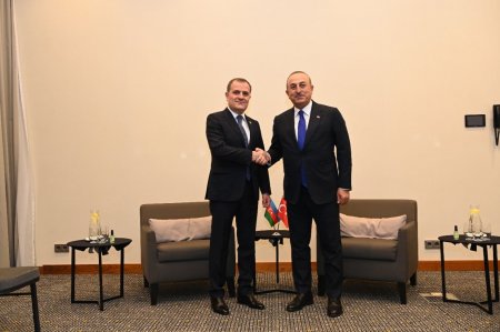 Ceyhun Bayramov Mevlüt Çavuşoğlu regional əməkdaşlıq məsələlərini müzakirə ediblər