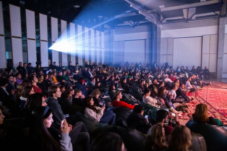YARAT müxtəlif nəsillərdən olan Azərbaycan rəssamlarının əsərlərindən ibarət “METAKOD” adlı sərgi açıb