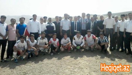 Qobustan rayonunun Nabur kəndində futbol meydançası gənclərin ixtiyarına verildi                             