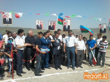 Qobustan rayonunun Nabur kəndində futbol meydançası gənclərin ixtiyarına verildi                             