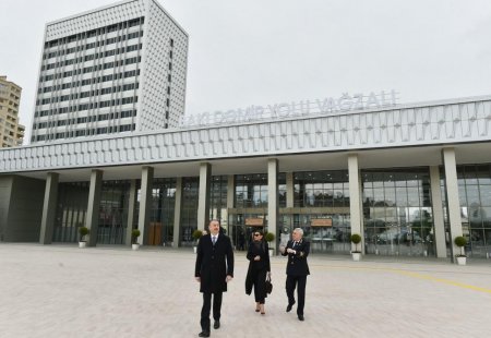 Prezident İlham Əliyev və xanımı Bakı Dəmir Yolu Vağzalında yenidənqurmadan sonra yaradılan şəraitlə tanış olublar