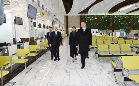 Prezident İlham Əliyev və xanımı Bakı Dəmir Yolu Vağzalında yenidənqurmadan sonra yaradılan şəraitlə tanış olublar