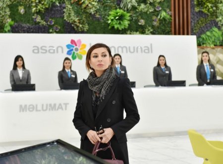 Prezident İlham Əliyev və xanımı Bakı Dəmir Yolu Vağzalında yenidənqurmadan sonra yaradılan şəraitlə tanış olublar