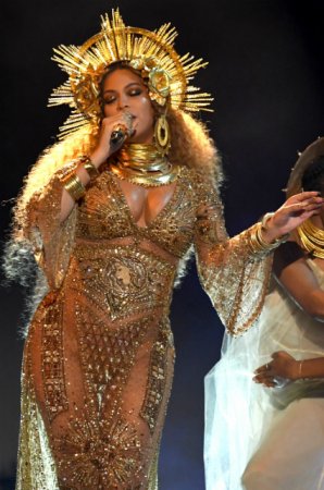 Hamilə Beyonce “Grammy-2017”yə damğa vurdu – Fotolar