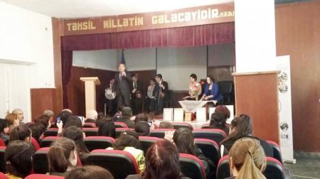 Tanınmış şairə Mətanət Ulu Şirvanlının Şamaxıda tələbələrlə görüşü