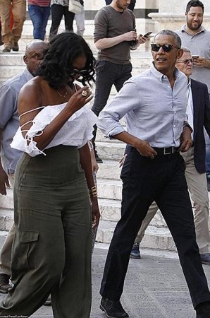 Mişel Obamanın geyimi müzakirə olunur - fotolar