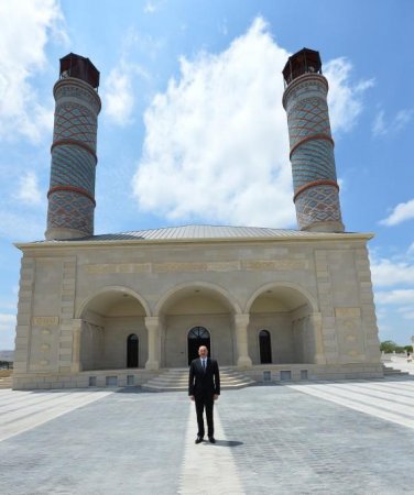 Prezident İlham Əliyev yenidən qurulan Cocuq Mərcanlı kəndində görülən işlərlə tanış olub