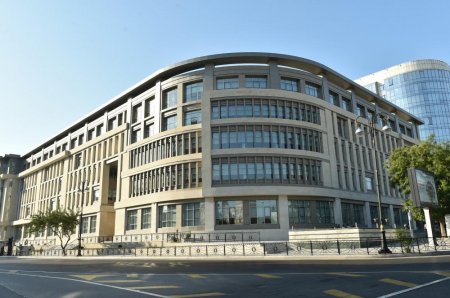 Prezident İlham Əliyev və xanımı Bakıdakı 20 nömrəli məktəb-liseyin yeni binasının açılışında iştirak ediblər