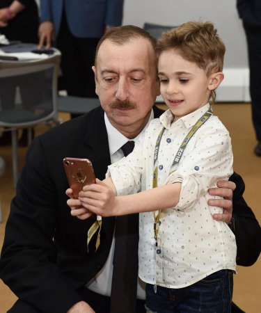 Prezident İlham Əliyev balaca oğlanın arzusunu yerinə yetirdi 