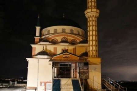 Türkiyədə məscidi ildırım vurdu