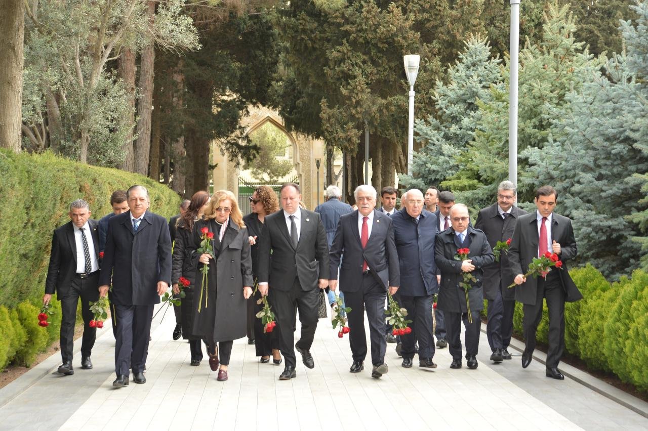 Türkiyə və Şimali Kipr parlament nümayəndə heyətləri  Fəxri xiyabanı, Zəfər parkını və Türk şəhidliyini ziyarət ediblər